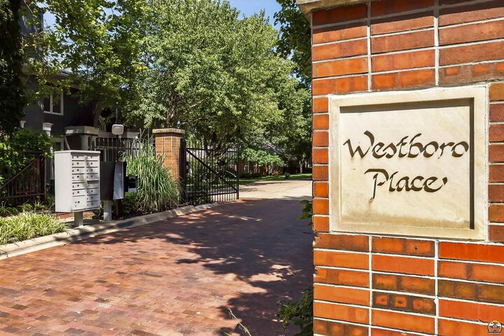 Property Photo: 10 SW Westboro Pl KS 66604