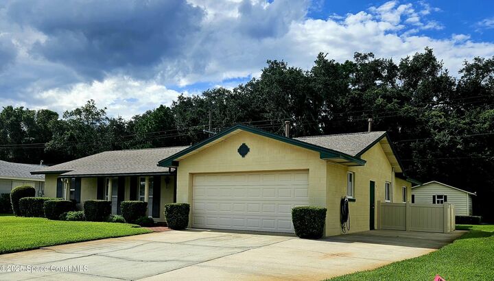 Property Photo:  1426 Turnesa Drive  FL 32780 