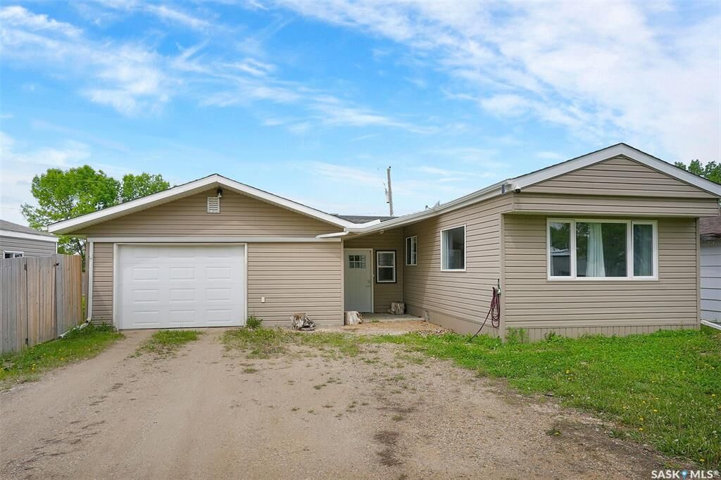 Property Photo:  109 Wetmore Street N  SK S0G 4H0 