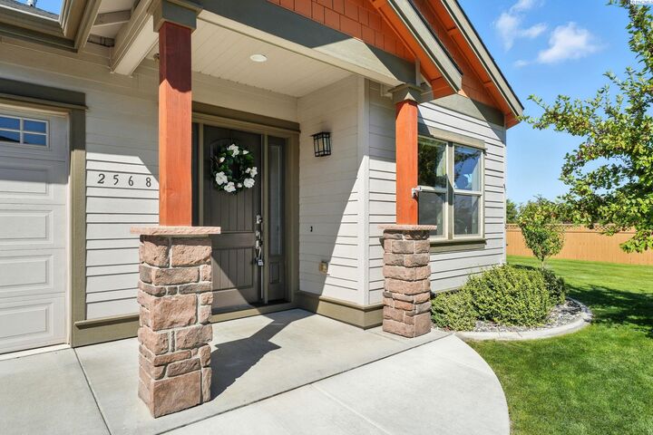 Property Photo:  2568 Lavender Ct  WA 99354 