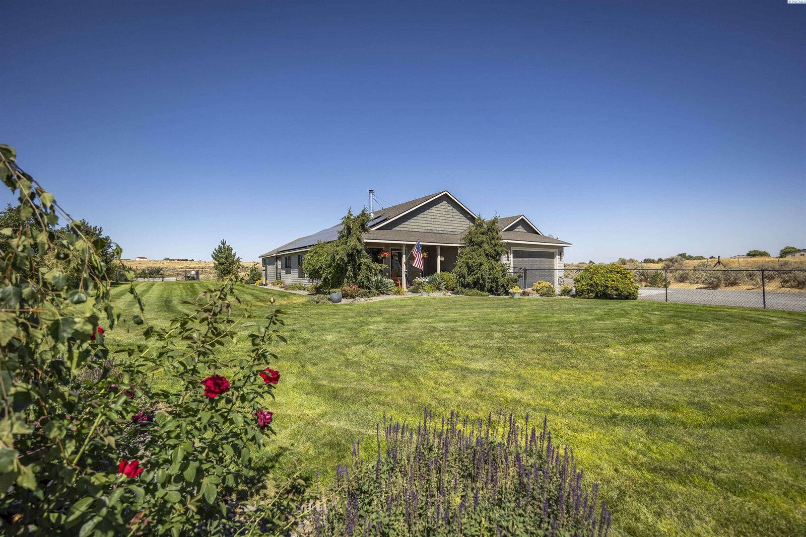 Property Photo:  71405 N 129 Pr NE  WA 99320 