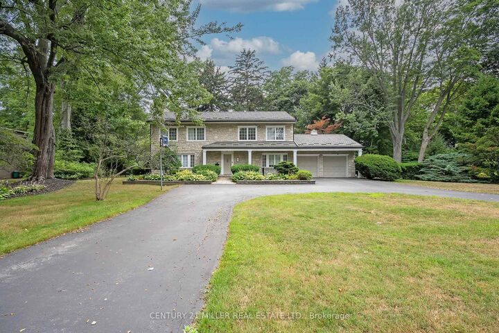 Property Photo: 11 Colonial Crescent ON L6J 4K8