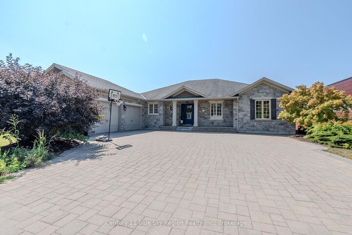 Property Photo: 435 Surrey Drive ON P1C 0A1
