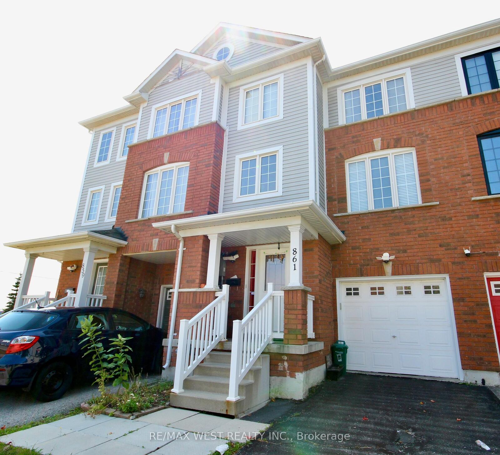 Property Photo: 861 Bourne Crescent ON L1H 8X9