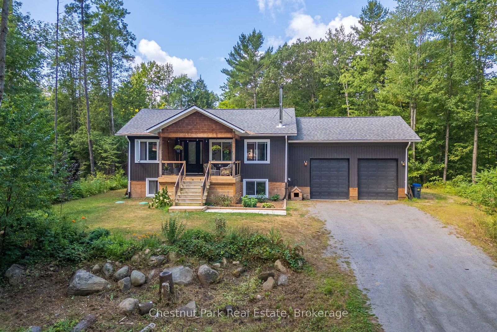 Property Photo: 2698 Old Muskoka Road ON P0B 1M0