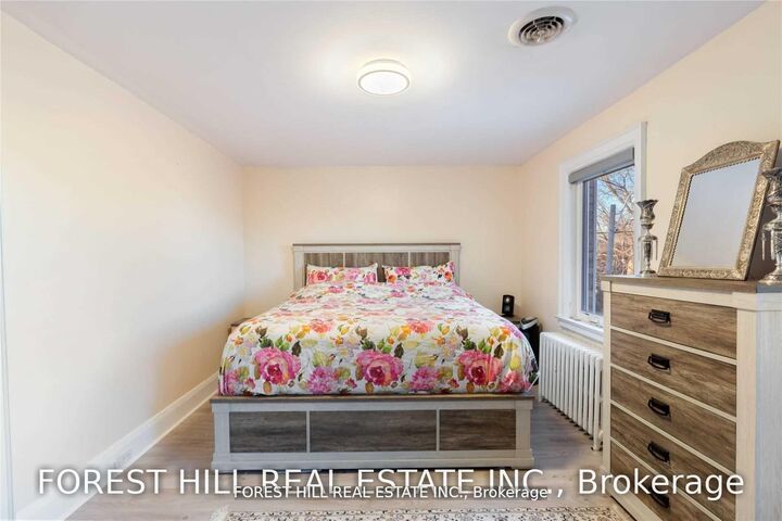Property Photo:  67 Yonge Boulevard  ON M5M 3G7 