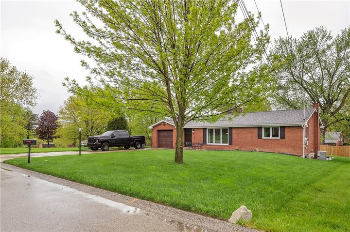 Property Photo: 2412 Cathedral Dr PA 15146