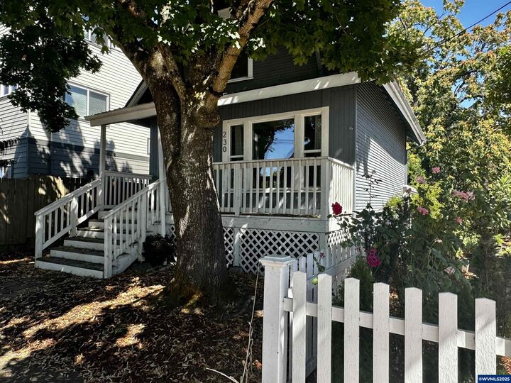 Property Photo:  230 14th St SE  OR 97301 