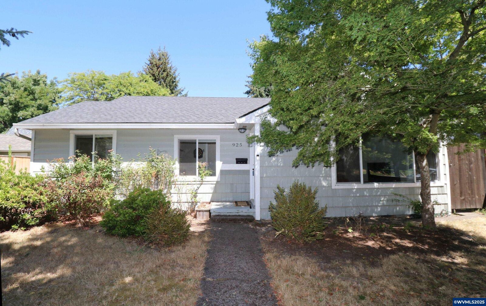 Property Photo: 925 Shipping St NE OR 97301