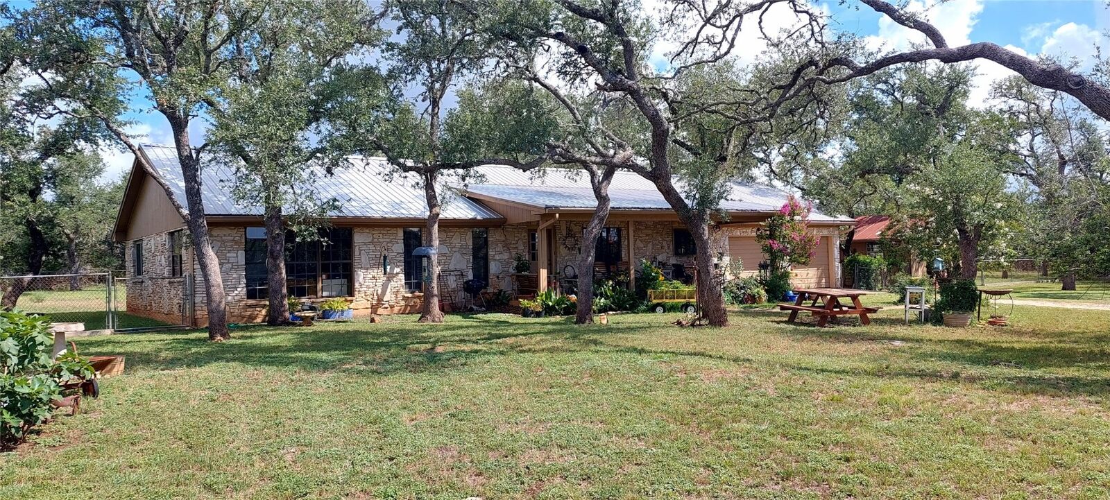 Property Photo:  1508 Oakwood Loop  TX 78666 
