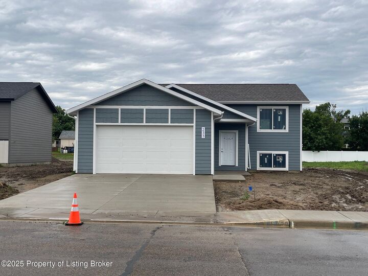 233 15th Avenue E  Dickinson ND 58601 photo