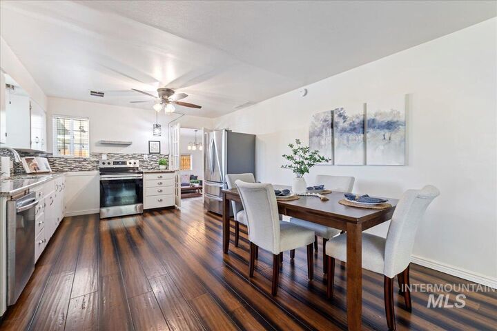 Property Photo: 425 W Pine Ave ID 83642-2132