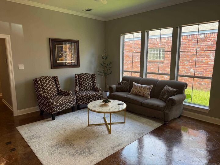 Property Photo: 5654 Ducros Dr LA 70820