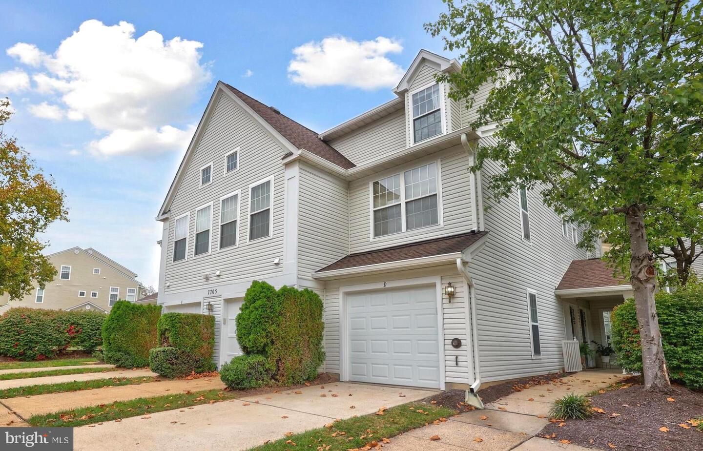 Property Photo: 7705 Haynes Point Way 2802 VA 22315