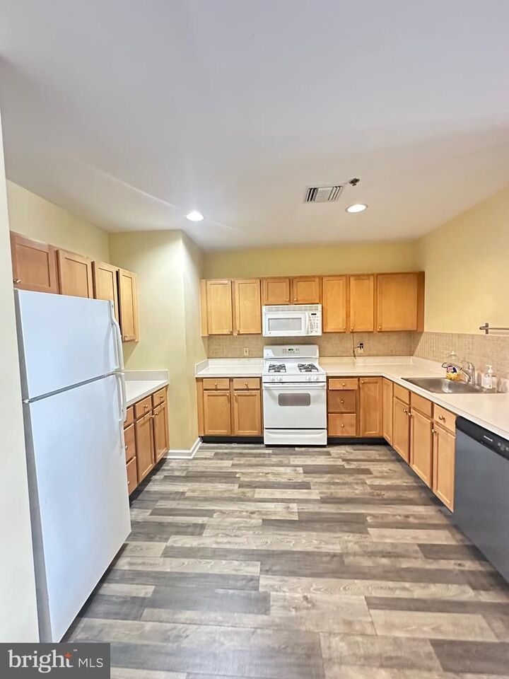 Property Photo:  1100 Vine Street 00 404  PA 19107 