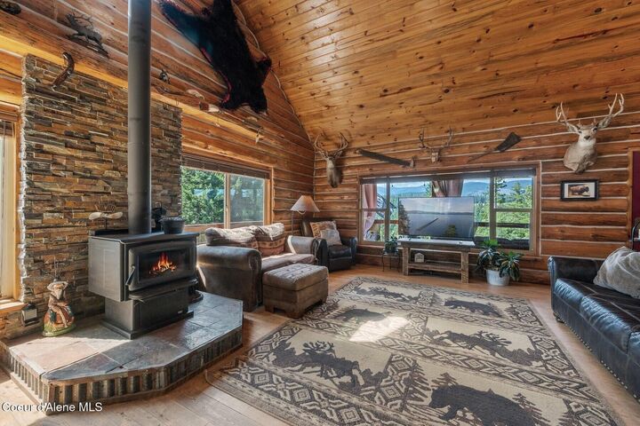 Property Photo:  124 Brown Creek Rd  ID 83847 