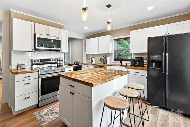 Property Photo: 87 2nd Street NC 28752