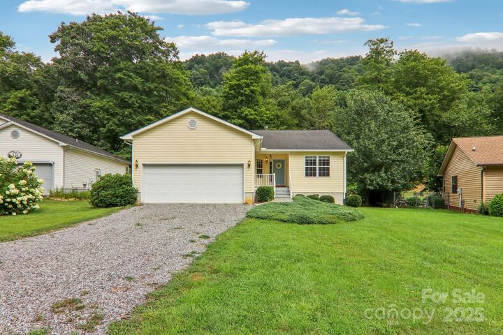 Property Photo:  118 Whitewater Drive  NC 28751 
