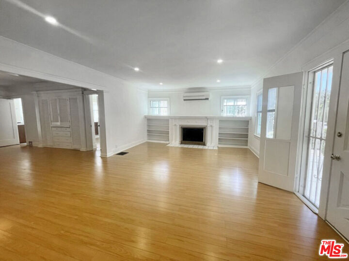 Property Photo: 4919 Elmwood Ave CA 90004