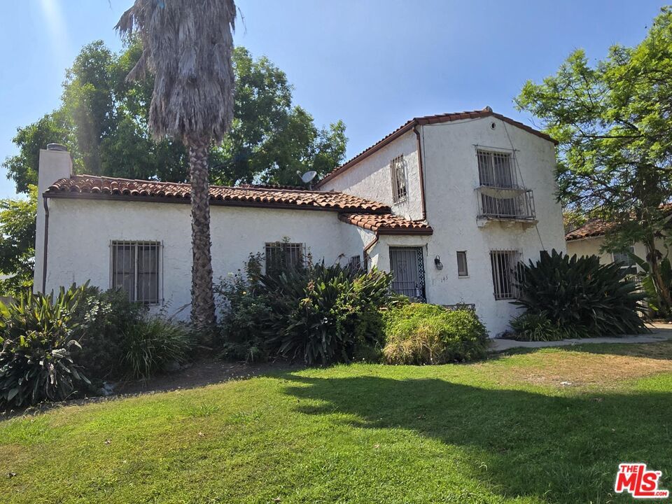 Property Photo:  143 S Highland Ave  CA 90036 