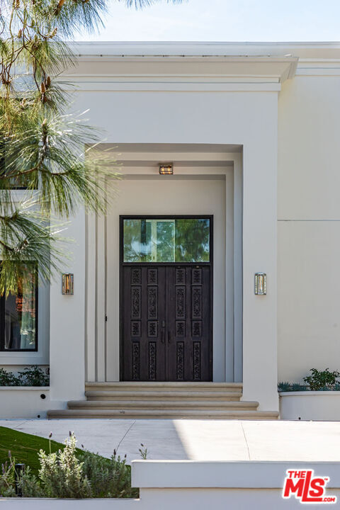 Property Photo:  12000 Crest Ct  CA 90210 