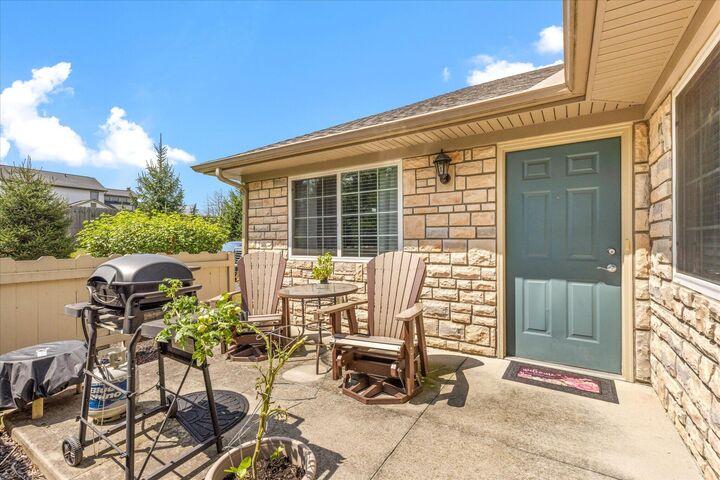 Property Photo:  136 Pioneer Circle  OH 43147
