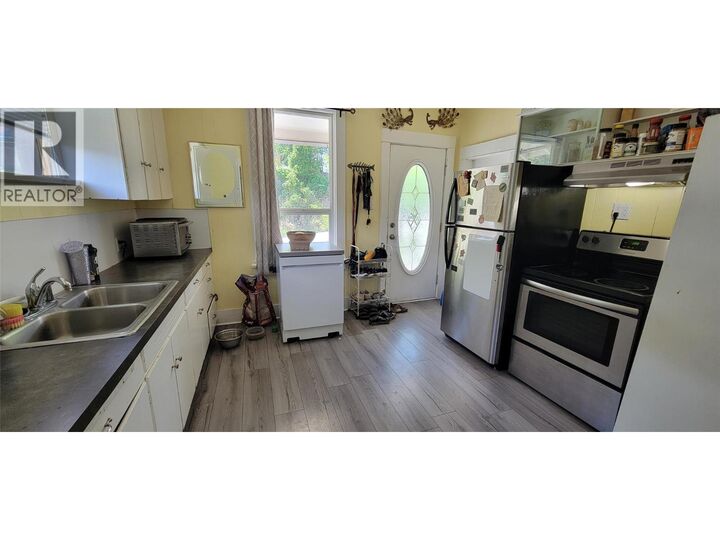 Property Photo:  1553 Diamond Street  BC V1R 4H5 