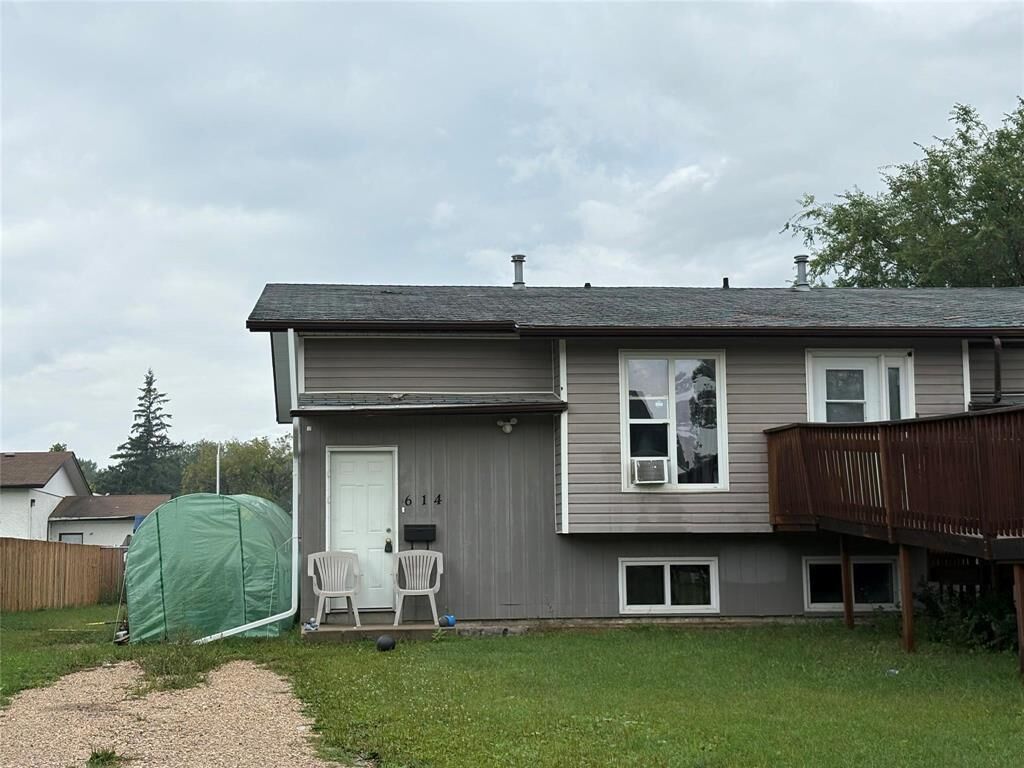 Property Photo: 614 Spruce Bay MB R1N 3L6