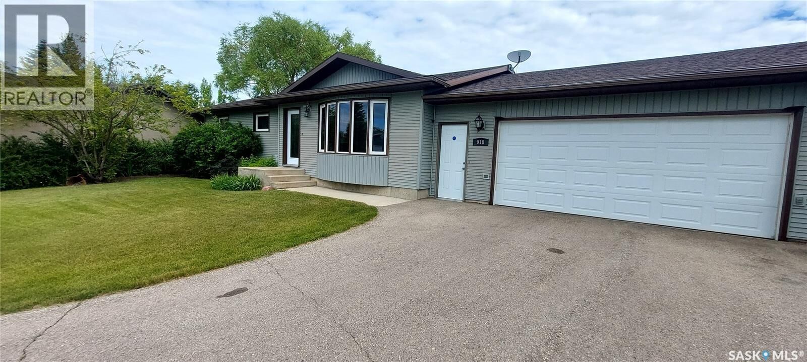Property Photo: 918 Anton Place SK S0A 4J0