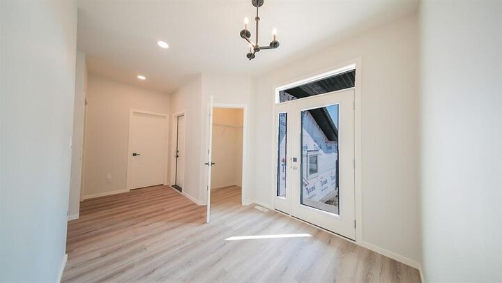 Property Photo: 99 Loggerhead Road MB R2P 0H3