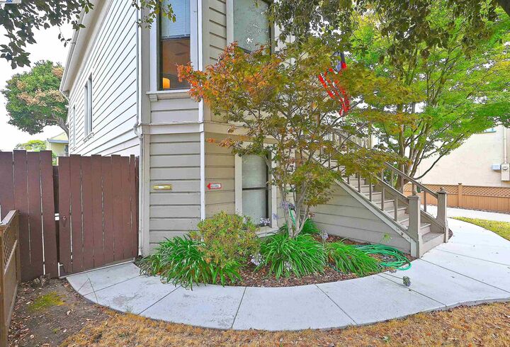 Property Photo: 1613 Union St CA 94501