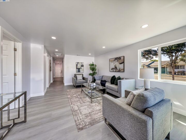 Property Photo: 33603 3rd St CA 94587