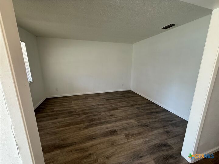 Property Photo: 1603 E Robertson Avenue TX 76522