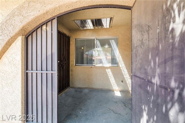 Property Photo:  833 Hedge Way 2  NV 89110 