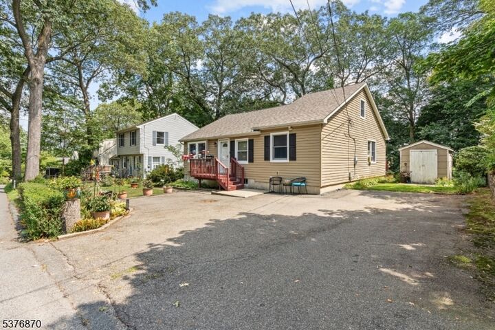 Property Photo:  12 Iroquois Trl  NJ 07834 