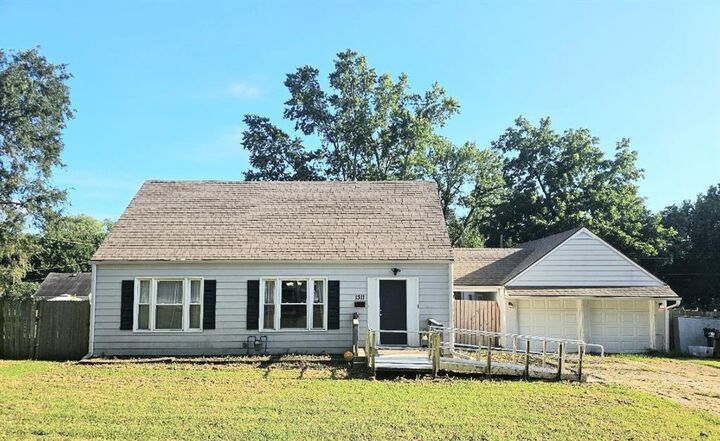 1311 W Bryson Street  Independence MO 64052 photo