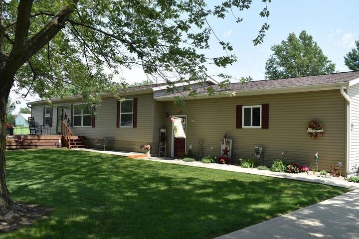 125 10th Ave. N.w.  Oelwein IA 50662 photo