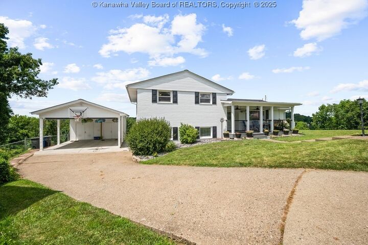 Property Photo:  1520 Knob Road  WV 25314 