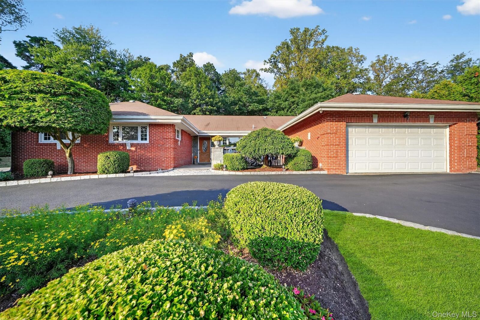Property Photo:  15 Lakeshore Drive  NY 10709 