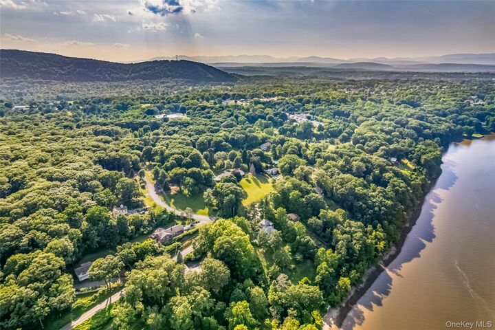 Property Photo:  6 Riverview  NY 12487 