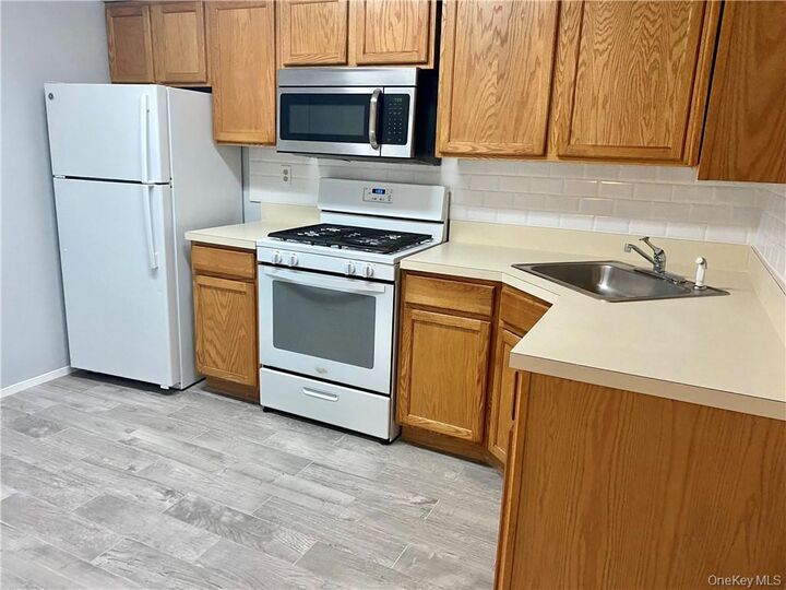 Property Photo:  100 Dowd 14-C  NY 10927 