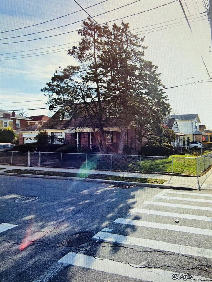 Property Photo: 24006 136th Avenue NY 11422