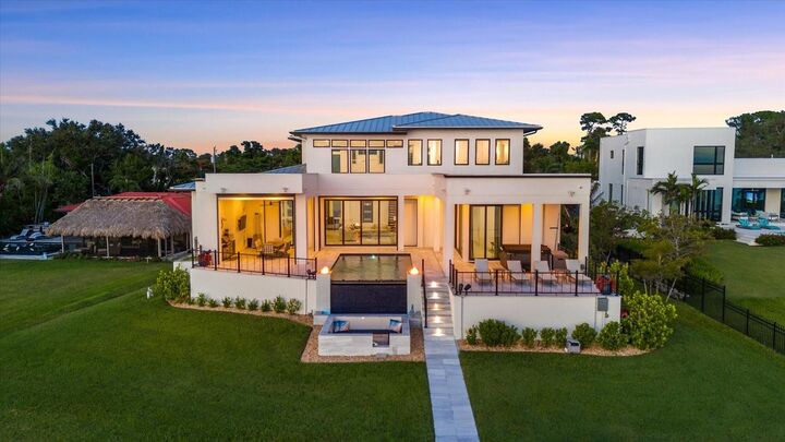 Property Photo:  614 Bayshore Drive  FL 34229 