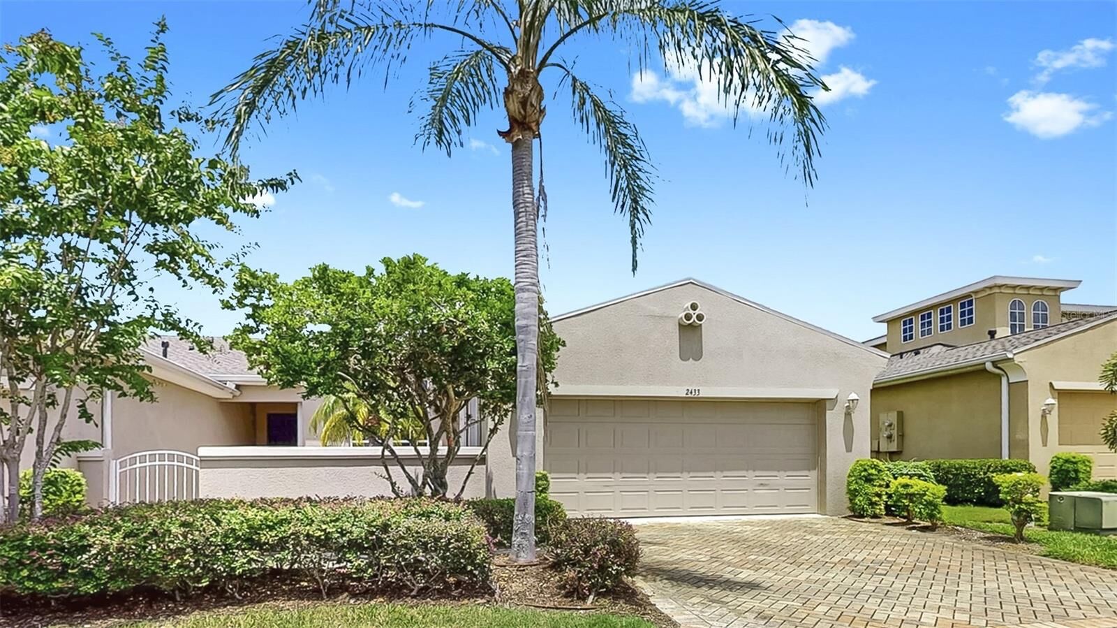 Property Photo: 2433 Kensington Greens Drive FL 33573
