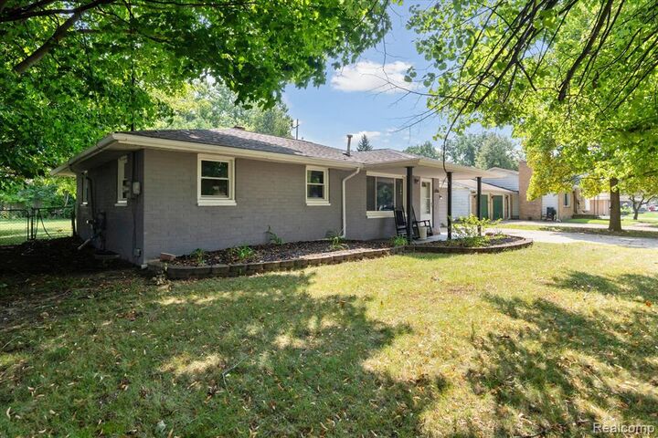 Property Photo:  15181 Charluene Drive  MI 48430 1403 