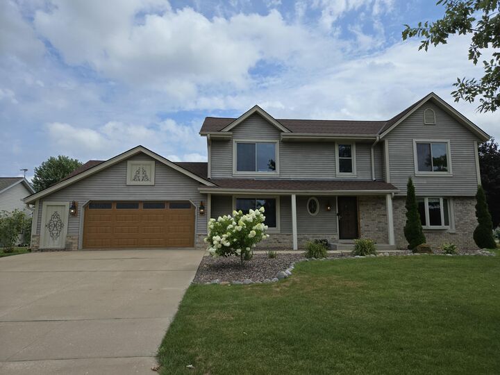 Property Photo:  10630 S Peggy Dr  WI 53154 