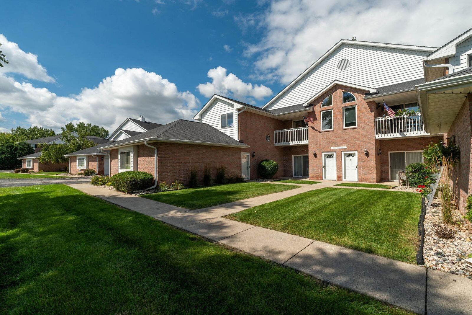 Property Photo: W241n2545 E Parkway Meadow Cir 7 WI 53072