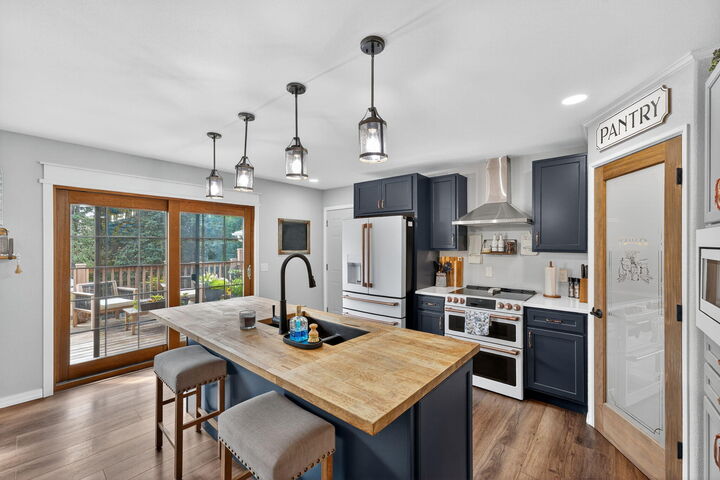 Property Photo:  6995 Eastwood Trl  WI 53090 