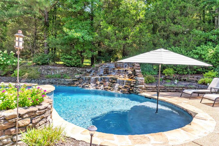 Property Photo: 105 Aston Brook Cv TN 38028