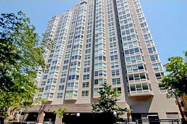 Property Photo: 720 W Gordon Terrace 12A IL 60613